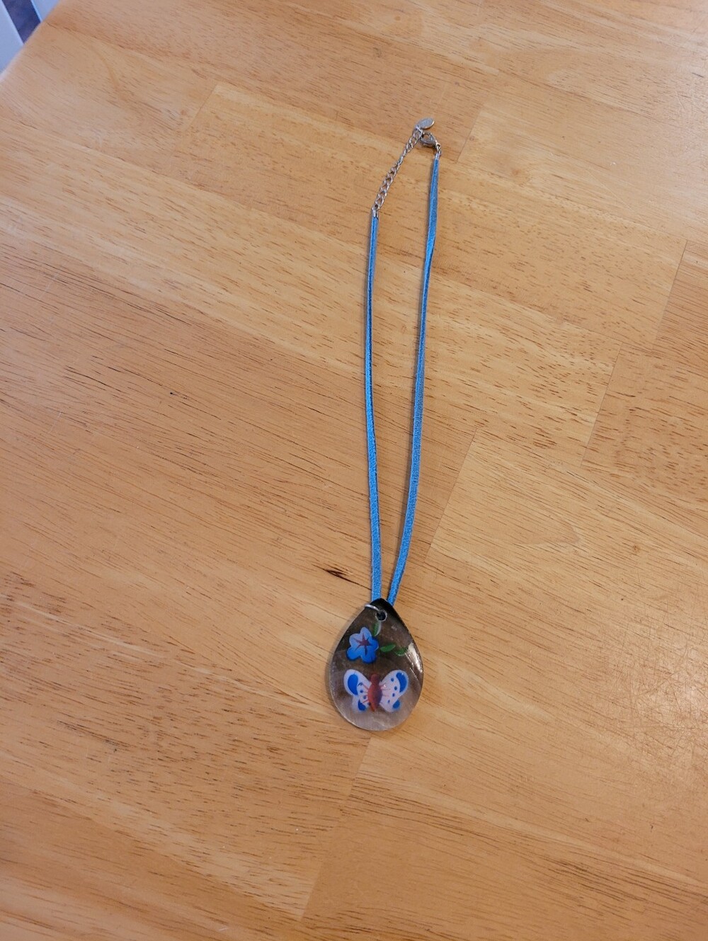 NWOT Handmade Teardrop Resin Pendant Necklace